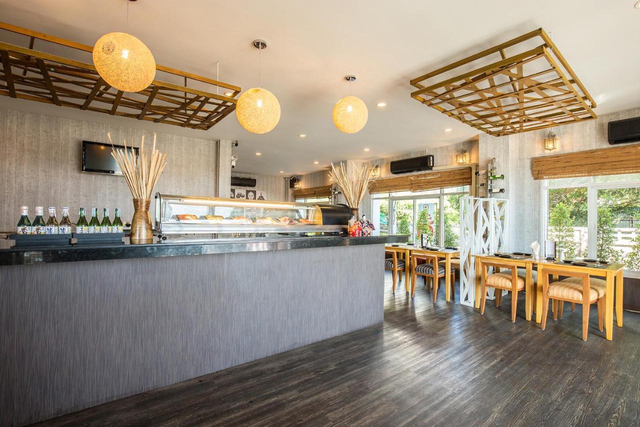 فندق شاطئ دو فاريه جومتين، باتايا جومتين بيتش المظهر الخارجي الصورة Interior of a restaurant