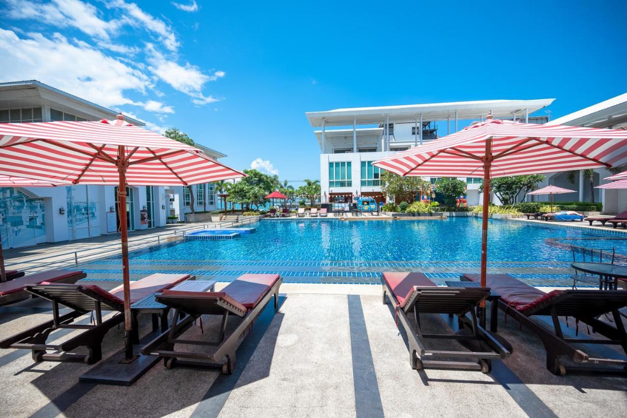 فندق شاطئ دو فاريه جومتين، باتايا جومتين بيتش المظهر الخارجي الصورة The swimming pool at the resort