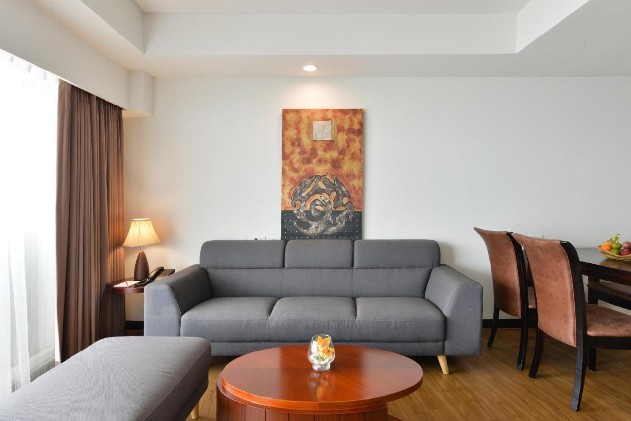 فندق شاطئ دو فاريه جومتين، باتايا جومتين بيتش المظهر الخارجي الصورة A living room in a serviced apartment in Kuala Lumpur, Malaysia