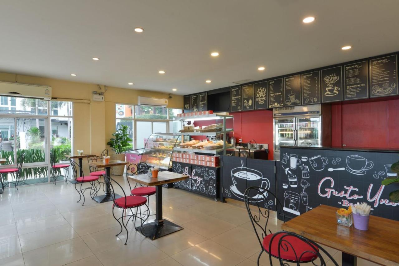 فندق شاطئ دو فاريه جومتين، باتايا جومتين بيتش المظهر الخارجي الصورة A café in Bangkok, Thailand