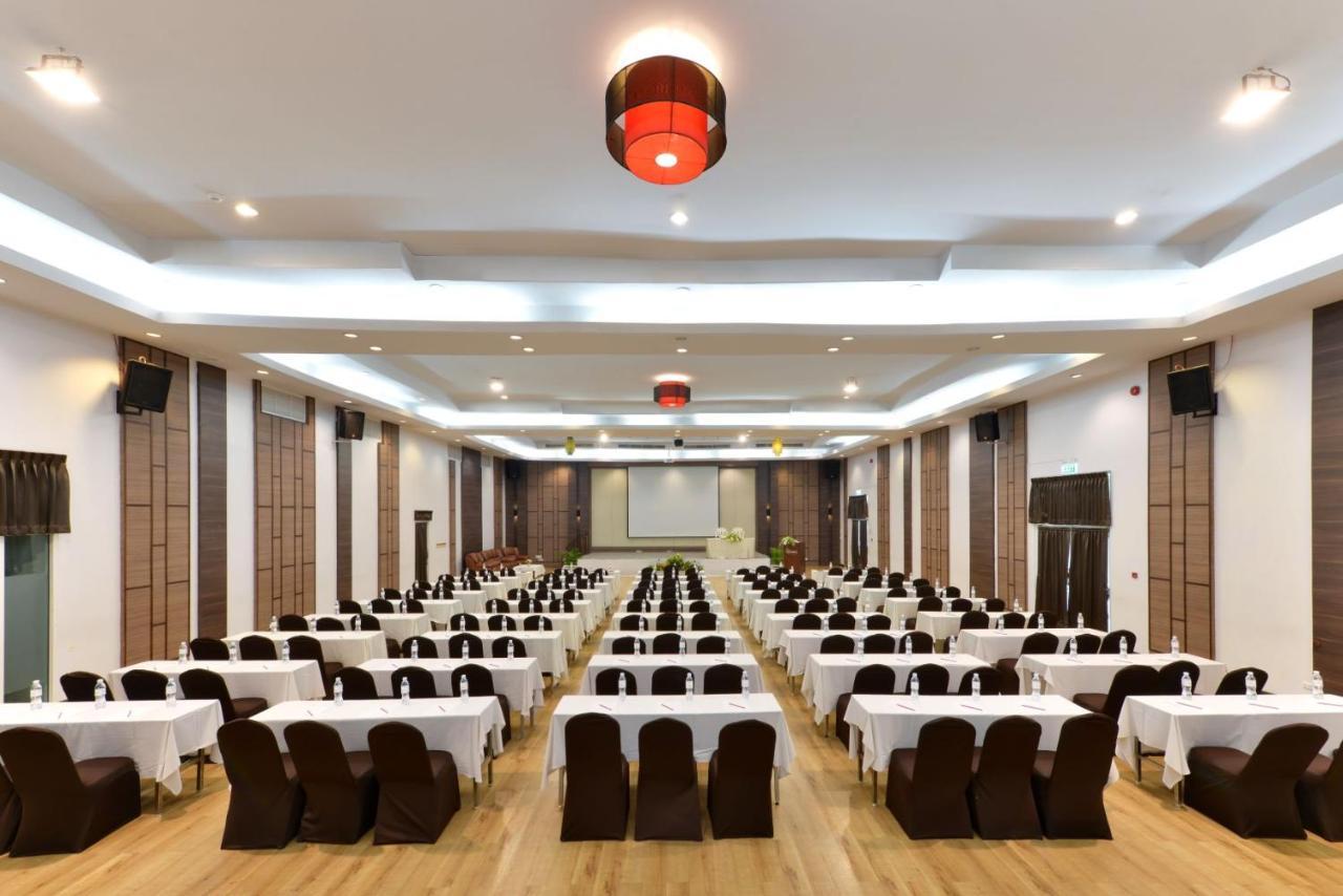 فندق شاطئ دو فاريه جومتين، باتايا جومتين بيتش المظهر الخارجي الصورة Conference Hall