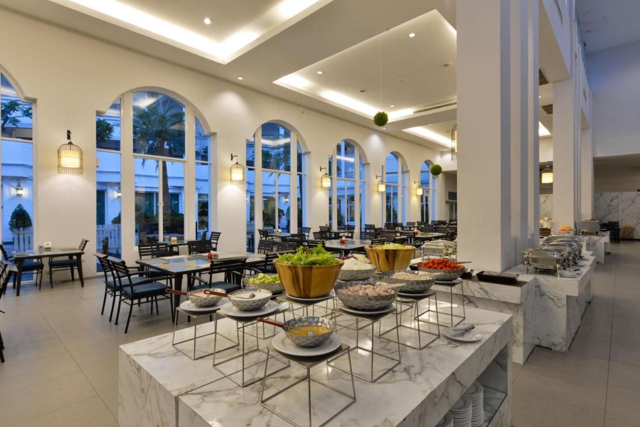 فندق شاطئ دو فاريه جومتين، باتايا جومتين بيتش المظهر الخارجي الصورة The restaurant at the hotel