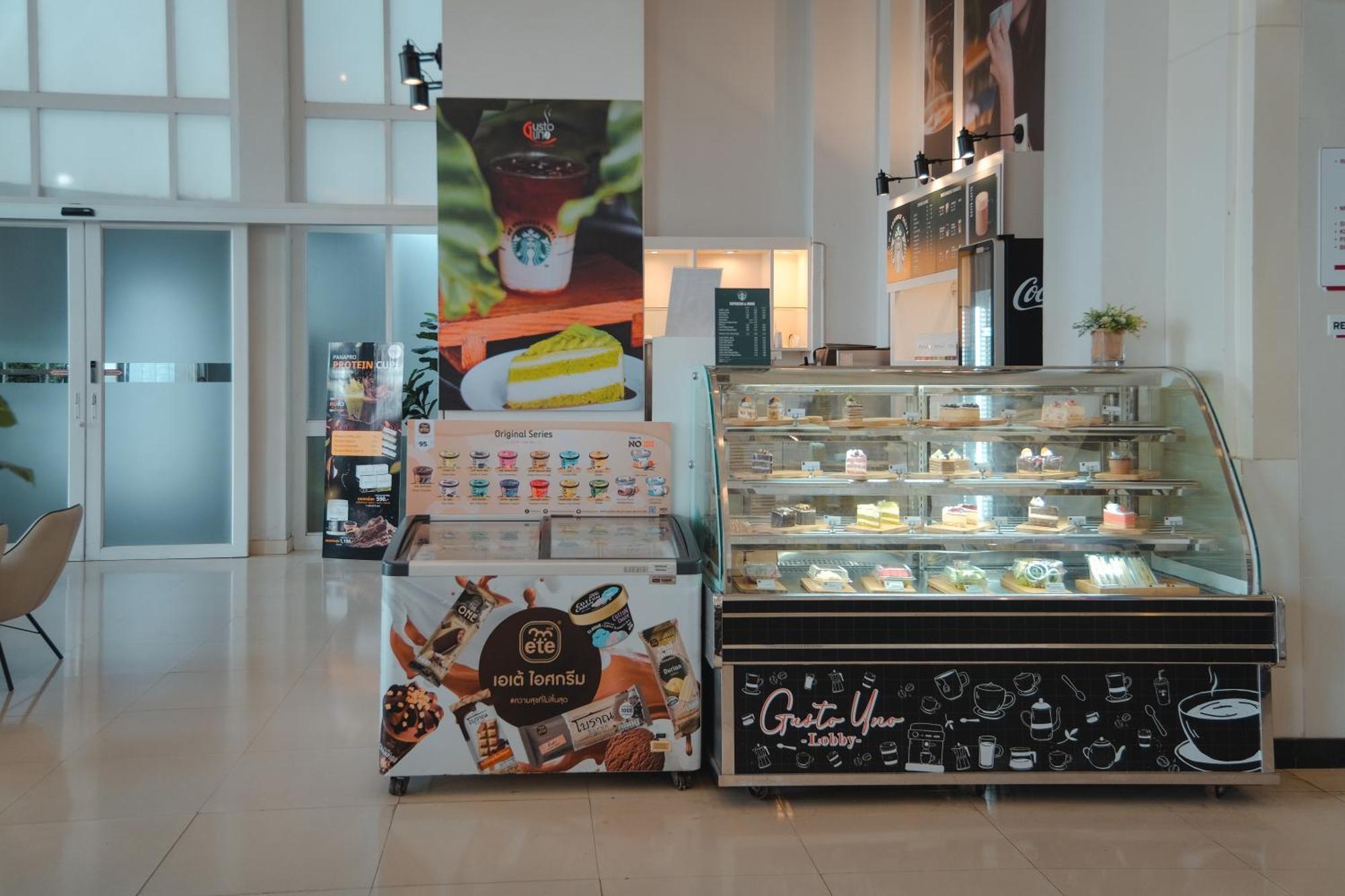 فندق شاطئ دو فاريه جومتين، باتايا جومتين بيتش المظهر الخارجي الصورة A pastry shop in the airport